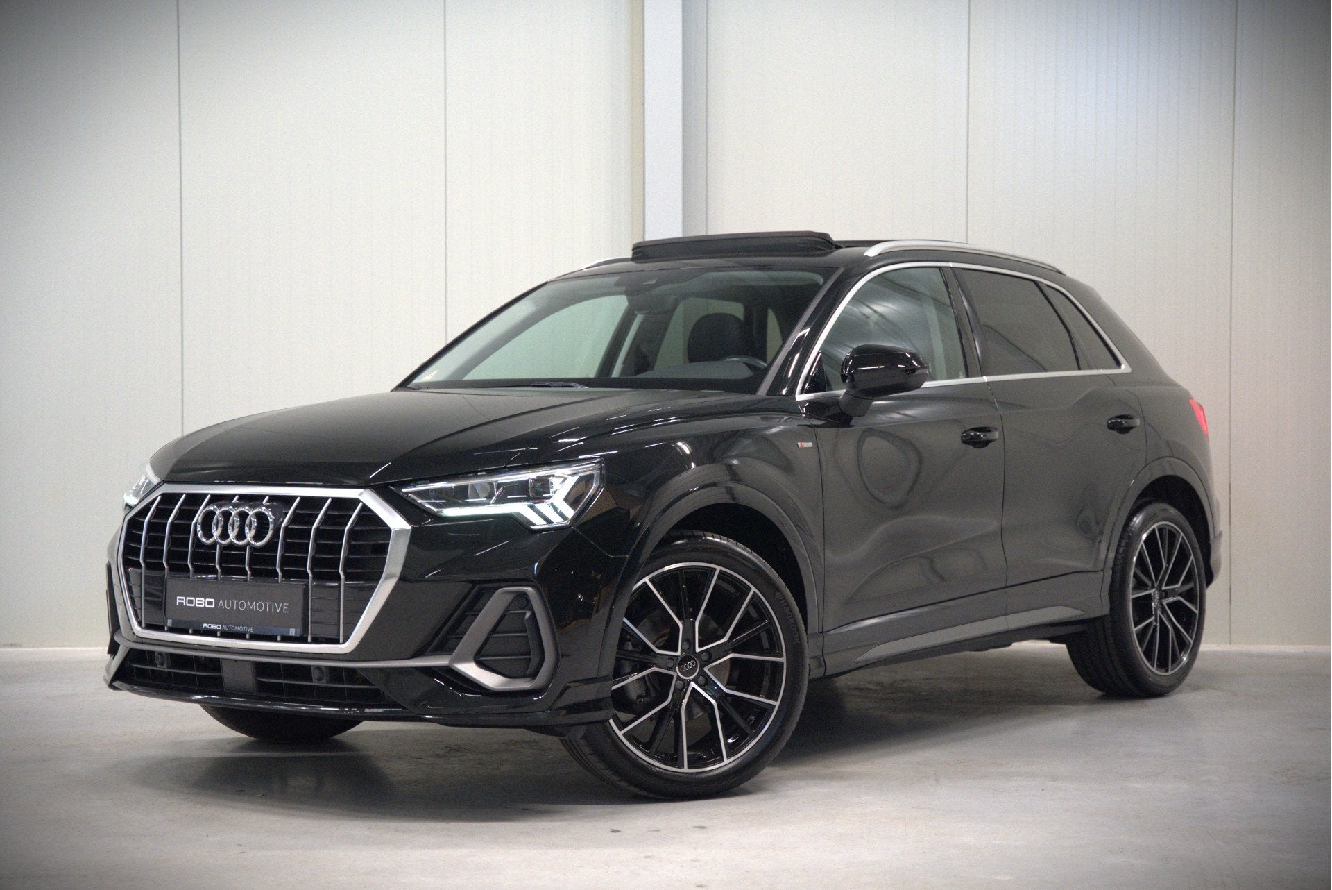 Audi Q3 35 TFSI S Line Pro Line S S-Line | Panoramadak | Sto, 4 cilinders, 150 pk, Zwart, Bedrijf