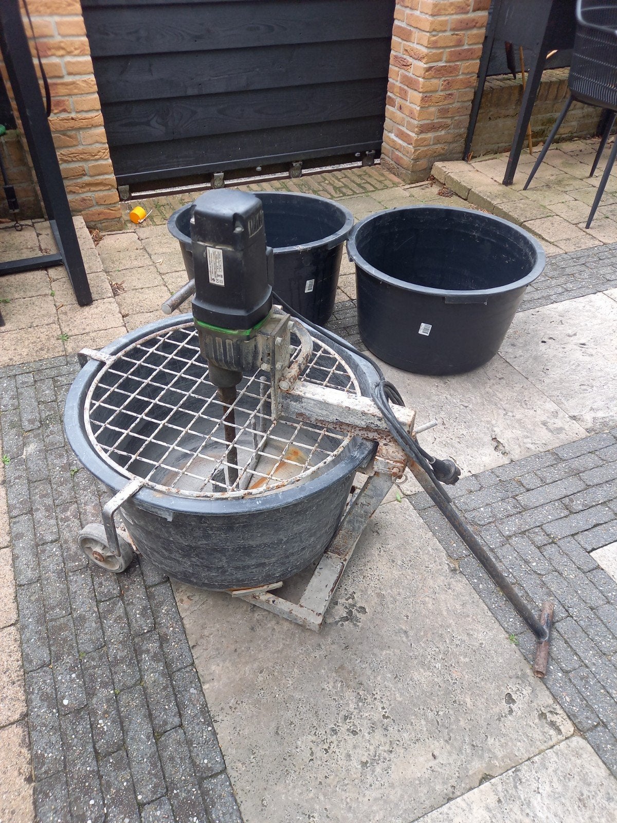 Mixer mortel menger goed werkend ! Extra 2 nieuwe kuipen !, Ophalen
