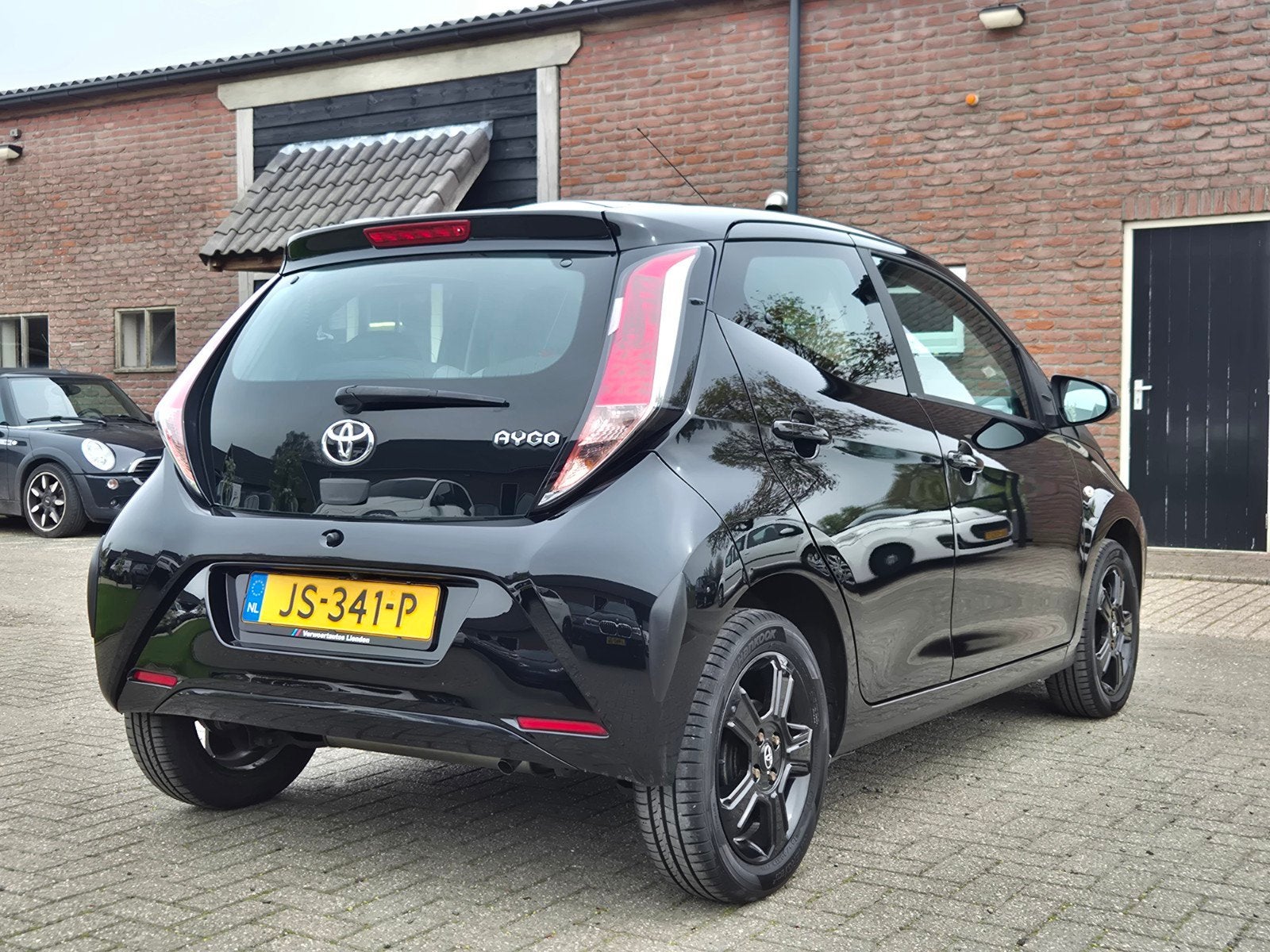 Toyota Aygo 1.0 12V Vvt-i Ddrs 2016 Zwart I Camera I Airco, Voorwielaandrijving, Euro 6, Met garantie (alle), Zwart