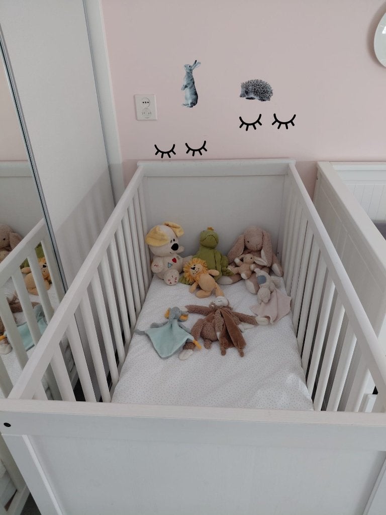 Sundvik Ikea wit kinderbedje (60x120 cm) met toebehoren, Kinderen en Baby's, Ophalen, Zo goed als nieuw, Minder dan 140 cm, Matras