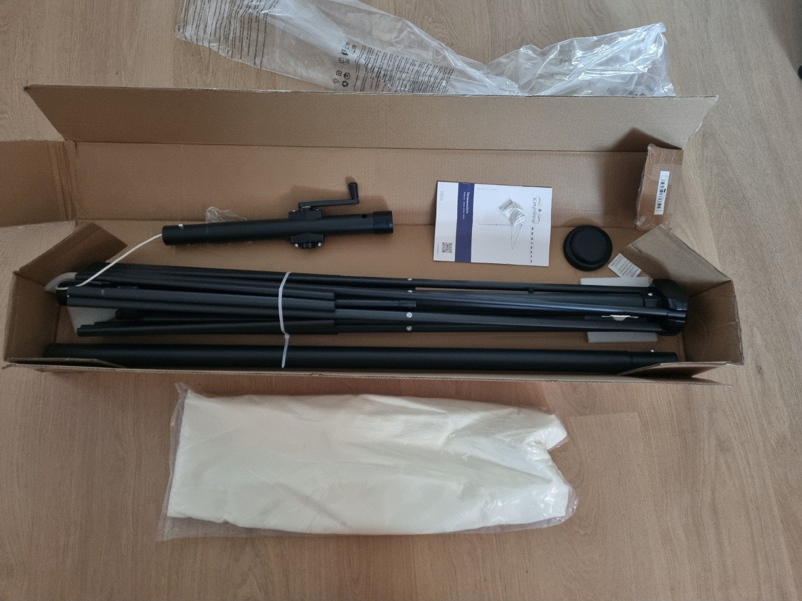 Parasol Ø 2,7 m Semi-circular, Zandkleurige, NIEUW!, Ophalen of Verzenden, Nieuw