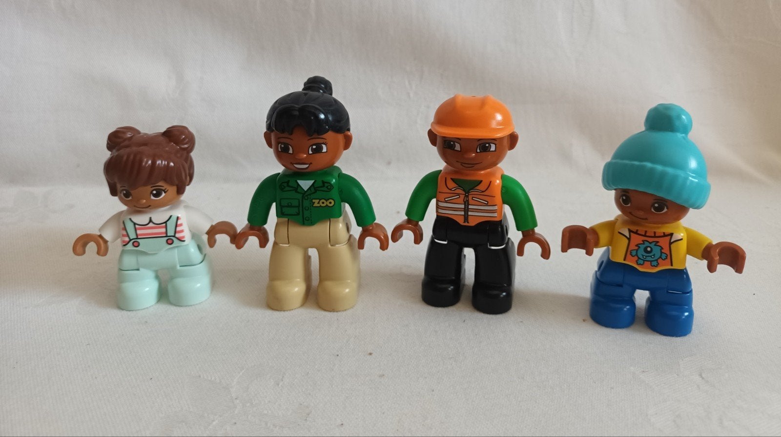 Duplo poppetjes gezin getint: vader, moeder, zoon & dochter, Ophalen of Verzenden, Zo goed als nieuw, Duplo