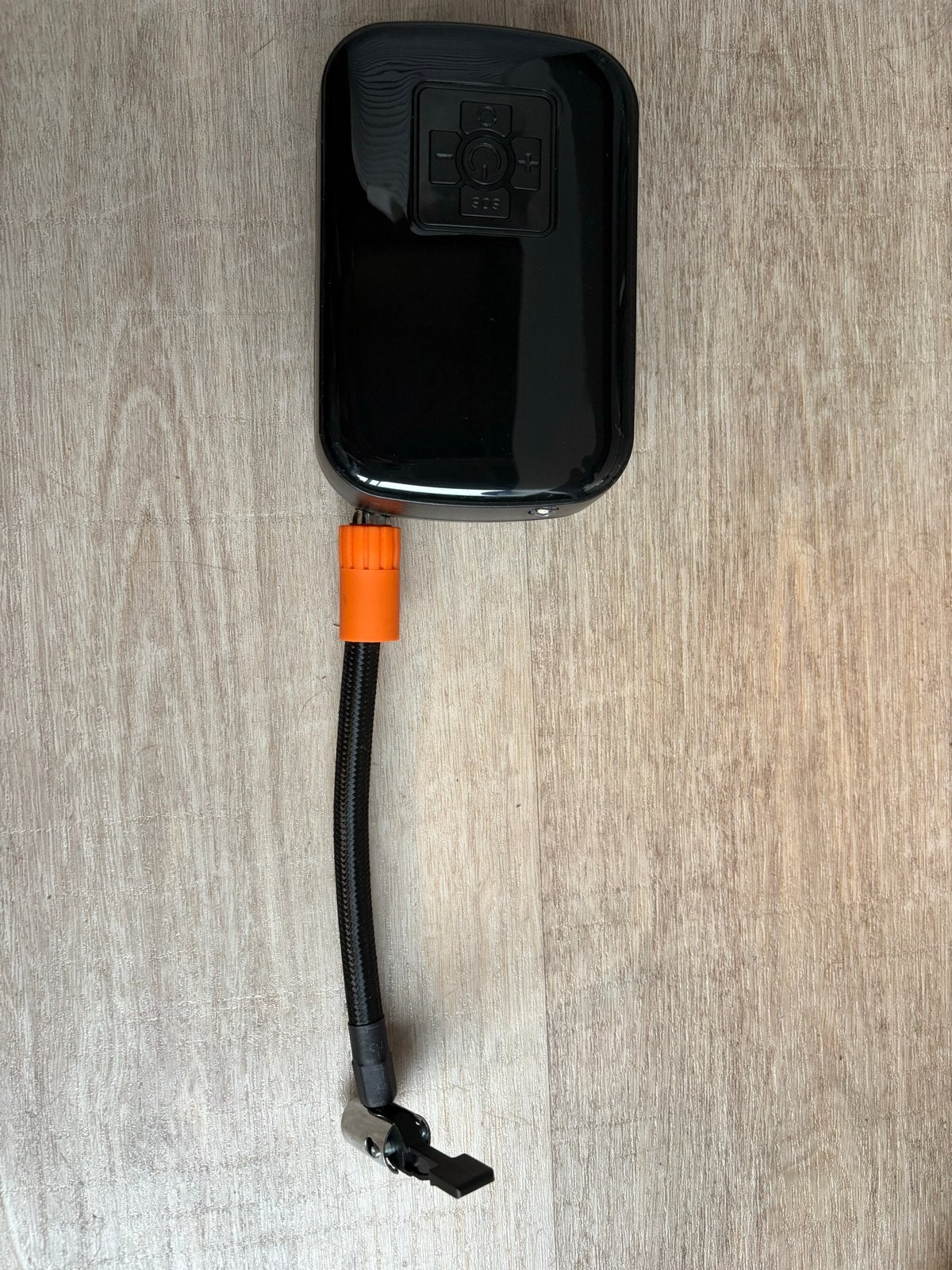 Draagbare elektrische luchtpomp met drukmeter, Ophalen of Verzenden, Drukmeter, Zo goed als nieuw