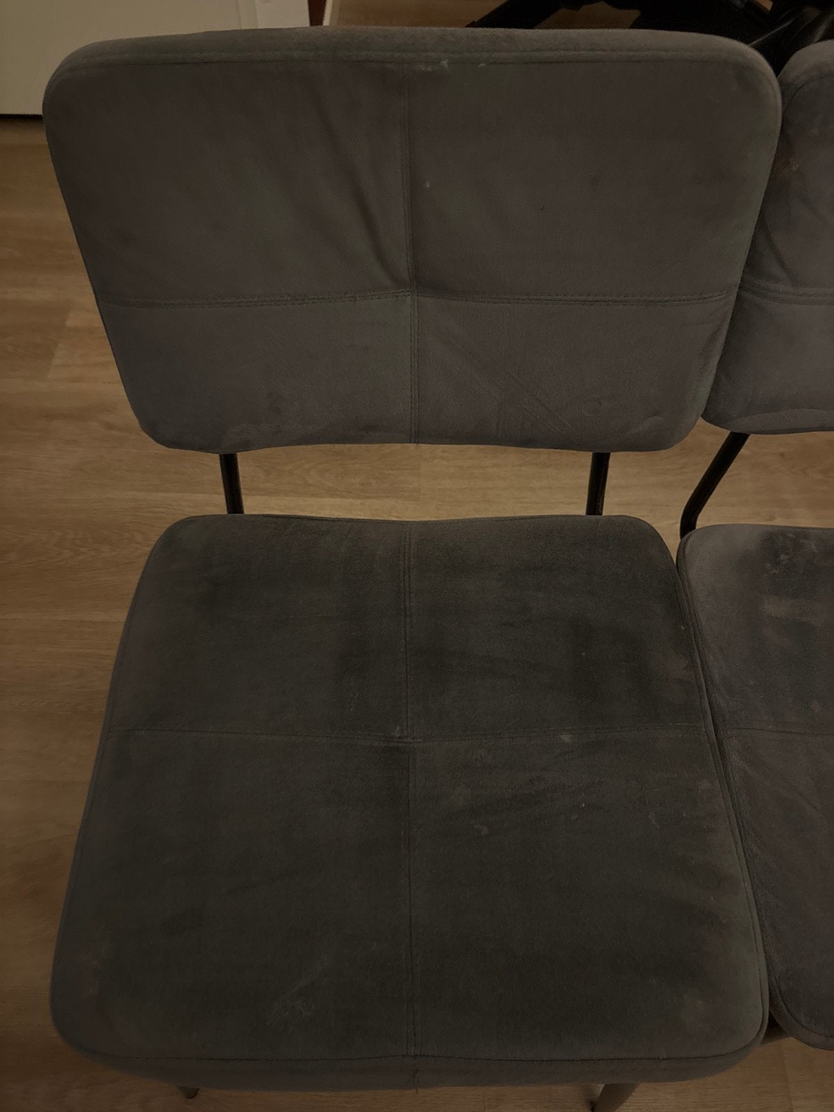 Set van 4 grijze eetkamerstoelen, stof en metaal, Huis en Inrichting, Stoelen, Gebruikt, Ophalen of Verzenden, Vier, Metaal