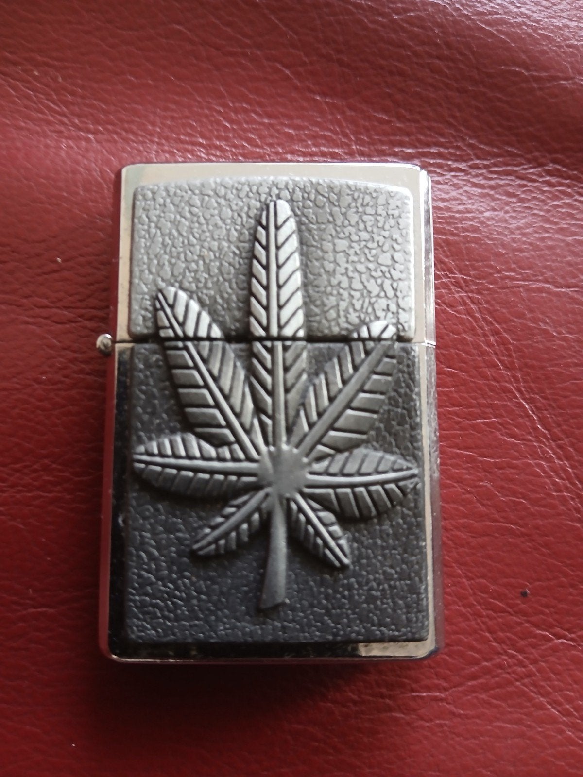 Zippo aansteker met wietblad design, Verzamelen, Ophalen of Verzenden, Gebruikt, Aansteker