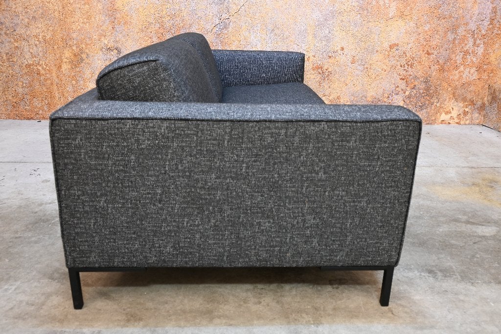 ZGANieuw grijze stoffen Design on Stock Aikon bank, Design on Stock, 75 tot 100 cm, Ophalen of Verzenden, Rechte bank