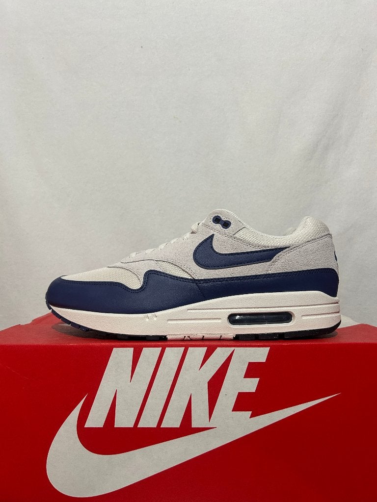 NIEUW IN DOOS! Maat 41 - Nike Air Max 1 Sanded Purple, Overige kleuren, Verzenden, Nike, Nieuw