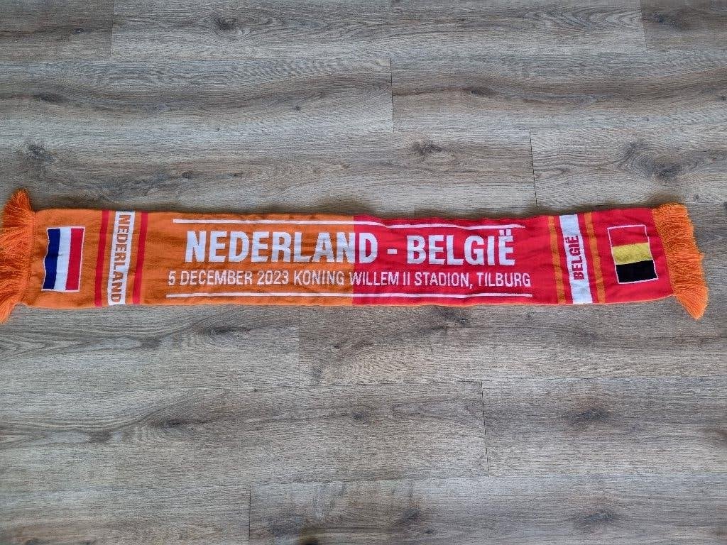 Voetbal sjaal Nederland Belgie., Ophalen of Verzenden, Zo goed als nieuw, Overige binnenlandse clubs, Vaantje of Sjaal