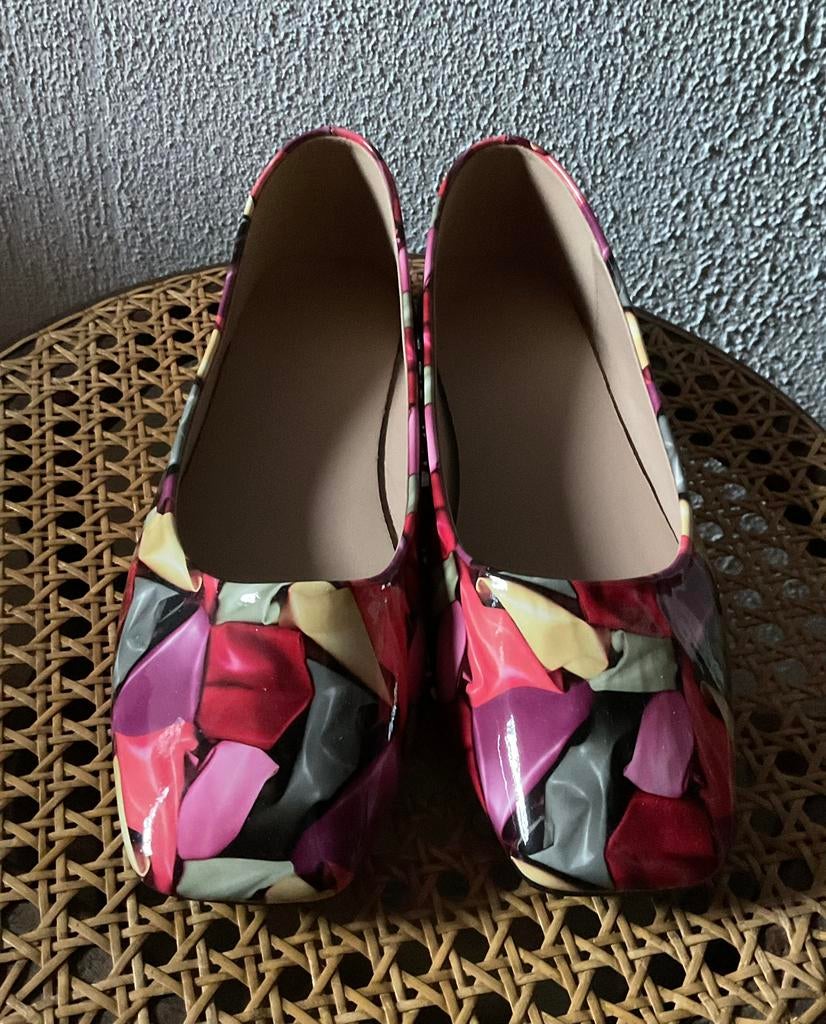 Nieuw! Super mooie vegan lak leren ballerina’s rood bloem 40, Nieuw, Rood, Ballerina's, Ophalen of Verzenden
