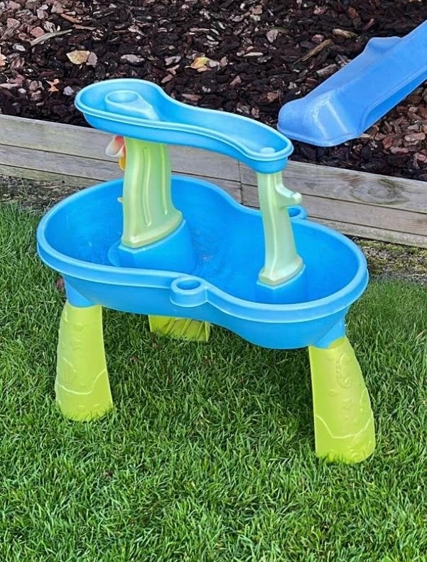 Leuke watertafel voor uren speelplezier, Ophalen, Gebruikt
