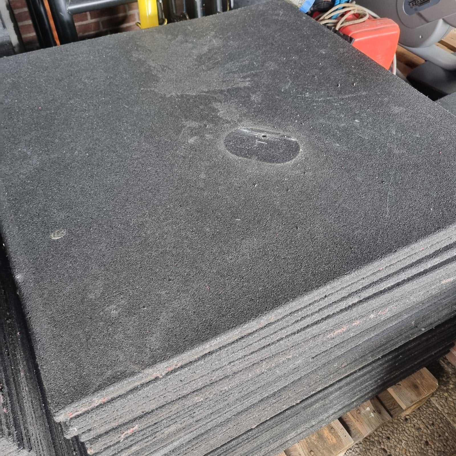 35 rubber matten 100x100x2, Stalling, 4 paarden of pony's of meer