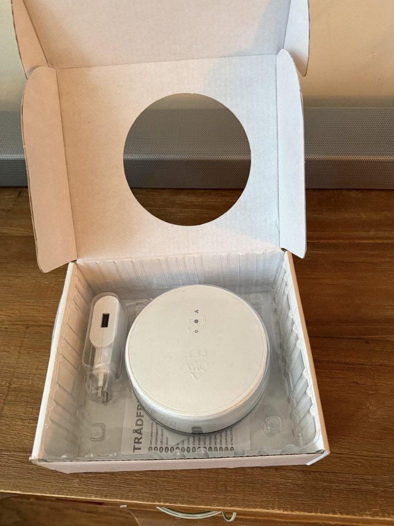 IKEA TRADFRI gateway smart home hub met adapter en doos, Ophalen of Verzenden, Zo goed als nieuw