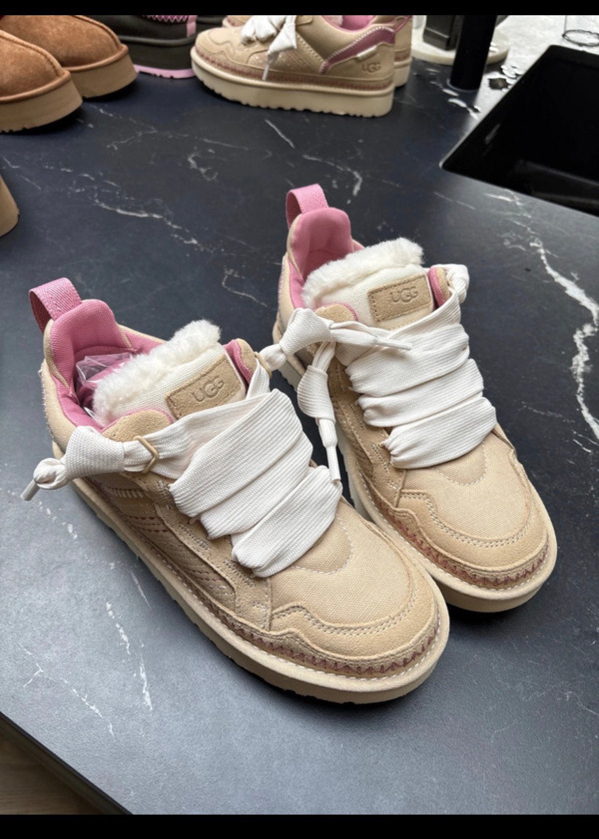 Nieuwe Ugg sneakers maat 40, Ophalen of Verzenden, Nieuw, Beige, Sneakers of Gympen