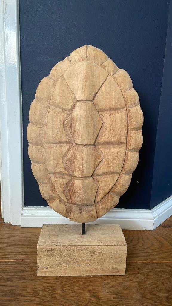 Houten schildpadschild op sokkel - handgesneden, Ophalen, Overige onderwerpen, 50 - 100 cm, Handgemaakt