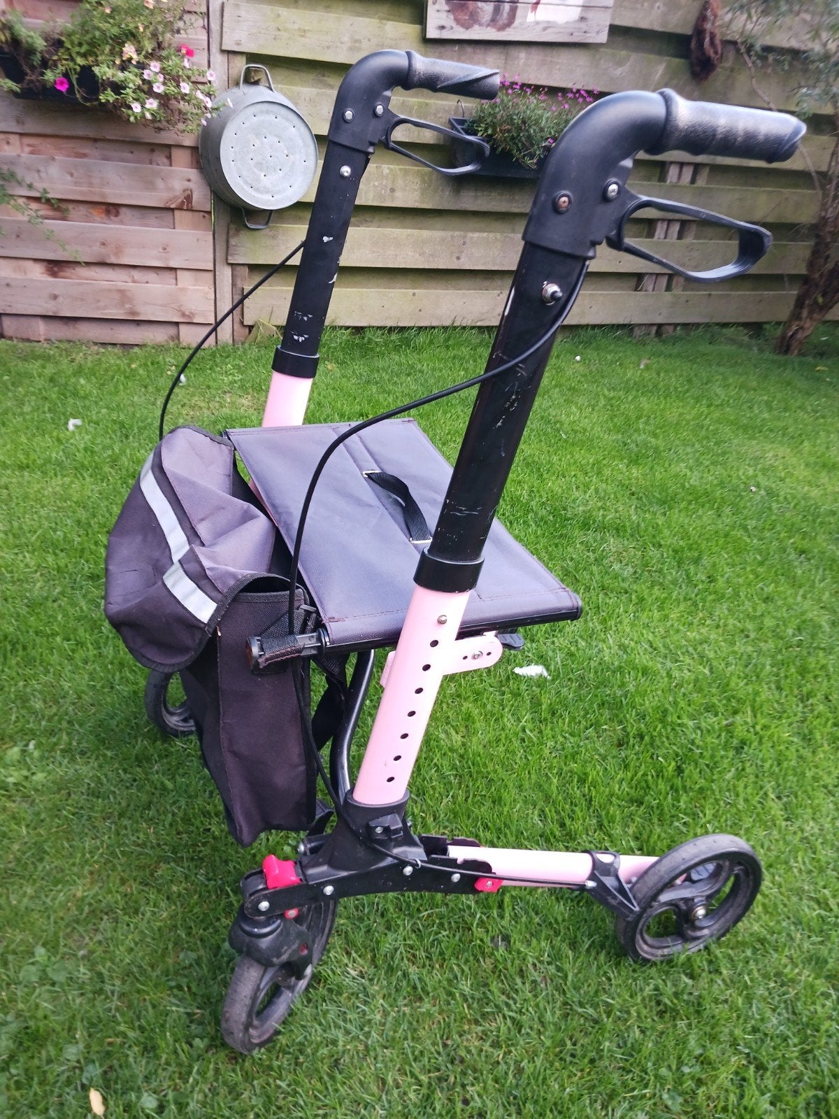 Roze rollator, Ophalen of Verzenden, Lichtgewicht, Gebruikt