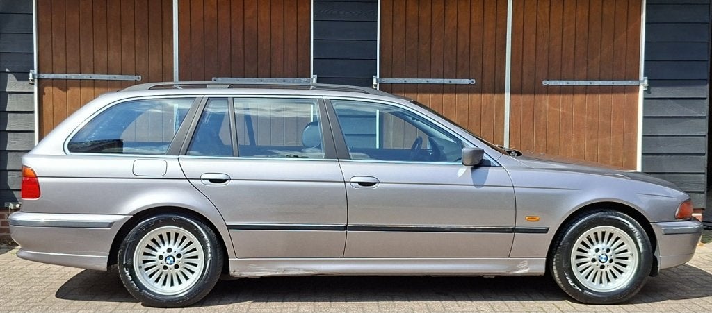 BMW 5 Serie Touring 523i Executive | Nieuwe APK | 6 cilinder, Automaat, Achterwielaandrijving, 2494 cc, 170 pk
