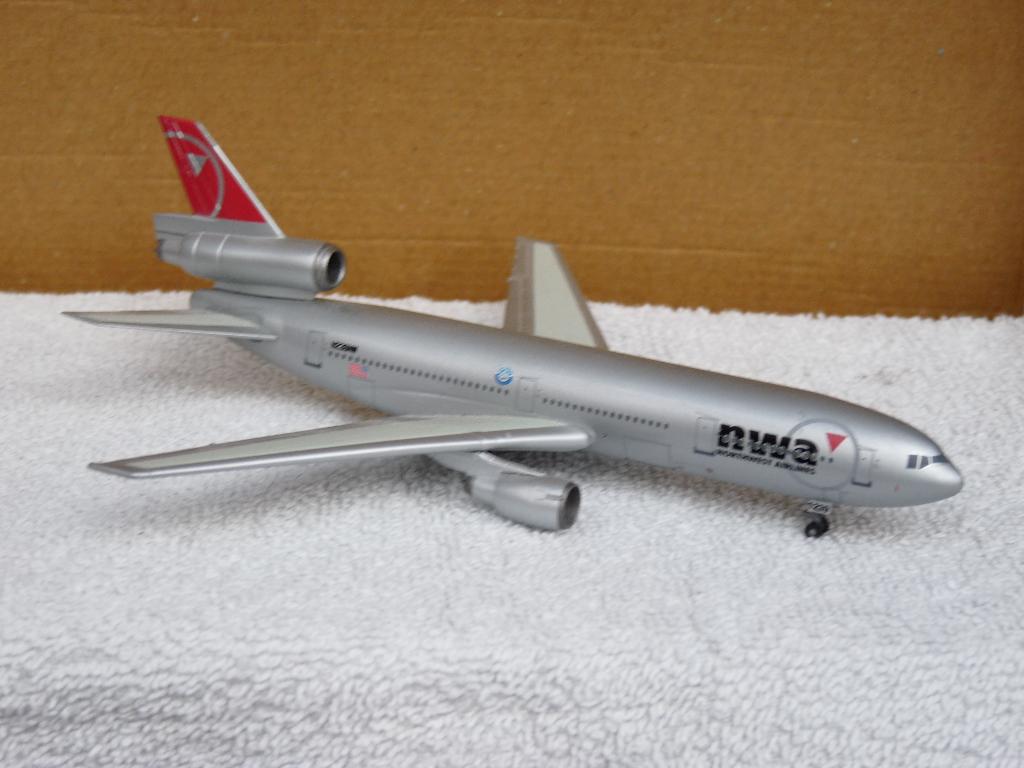 Schaalmodel N.W.A. DC-10-30 - N239NW -, 1:144 tot 1:200, Zo goed als nieuw, Vliegtuig, Ophalen