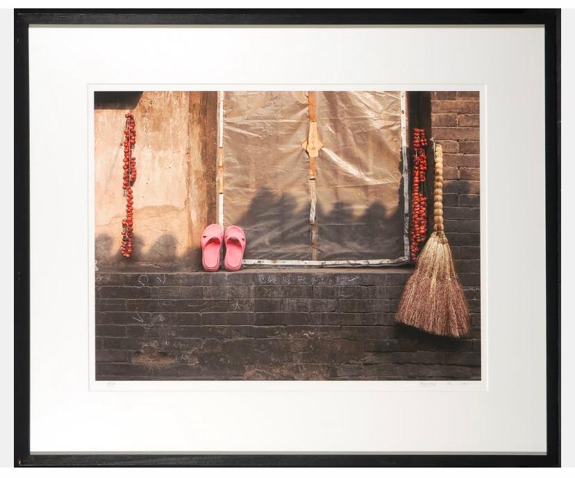 Marc Verdoes foto “pink slippers” incl lijst 93x78, Antiek en Kunst, Ophalen