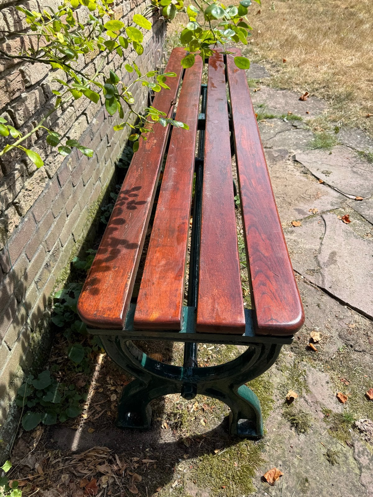 Vintage tuinbank met gietijzeren onderstel en houten latten, Tuin en Terras, Tuinbanken, Ophalen, Gebruikt, Hout