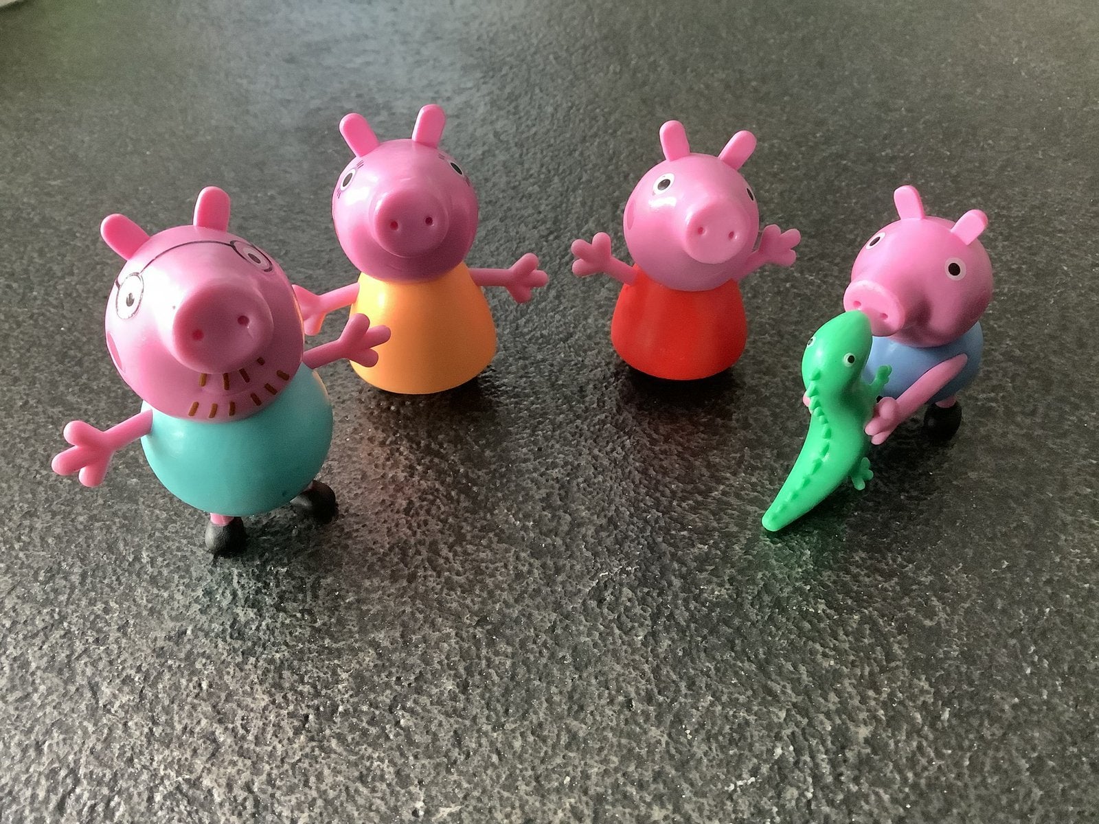 4 leuke peppa big pig poppetjes figuren figuurtjes, Ophalen of Verzenden, Zo goed als nieuw