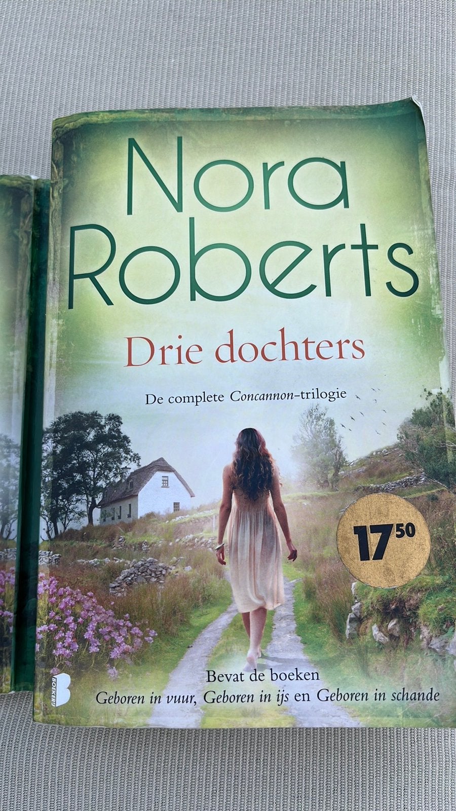 Nora Roberts Drie dochters ( 3 boeken in 1), Boeken, Ophalen of Verzenden, Zo goed als nieuw