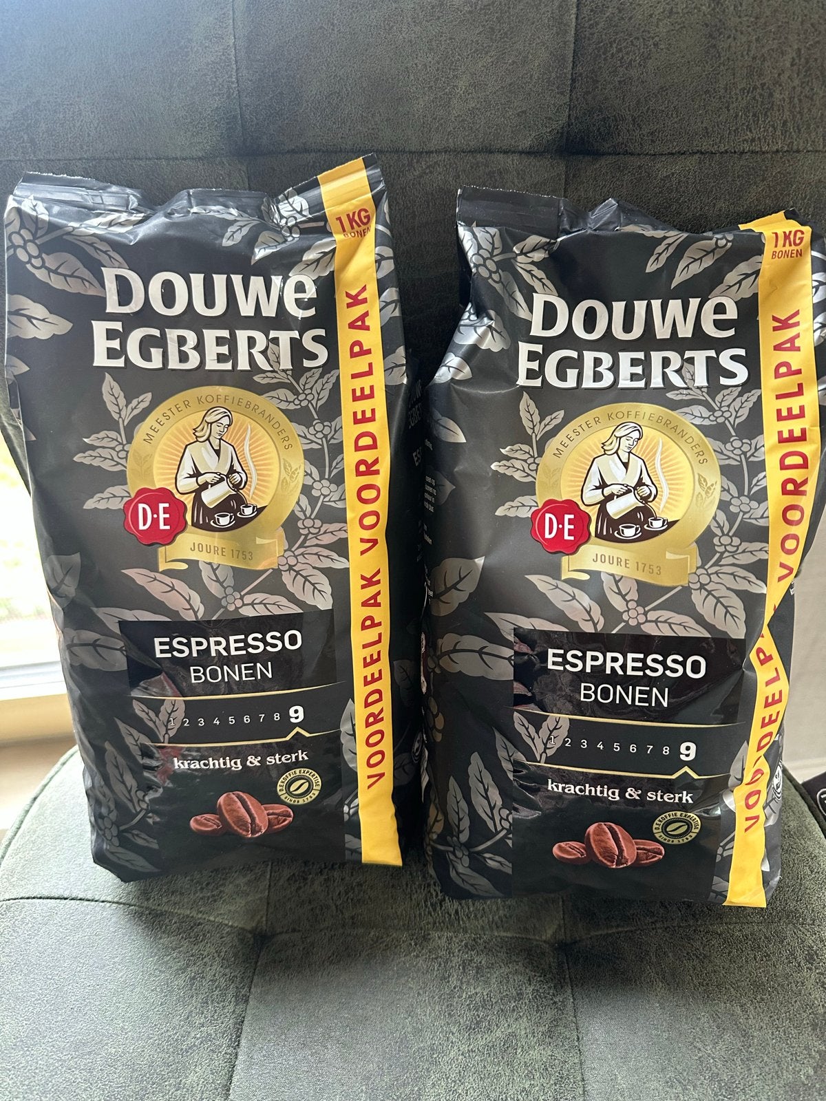 2 x  Douwe Egberts Espresso Bonen 1kg.THT 08-08-2026, Ophalen, Overige modellen, 10 kopjes of meer, Nieuw