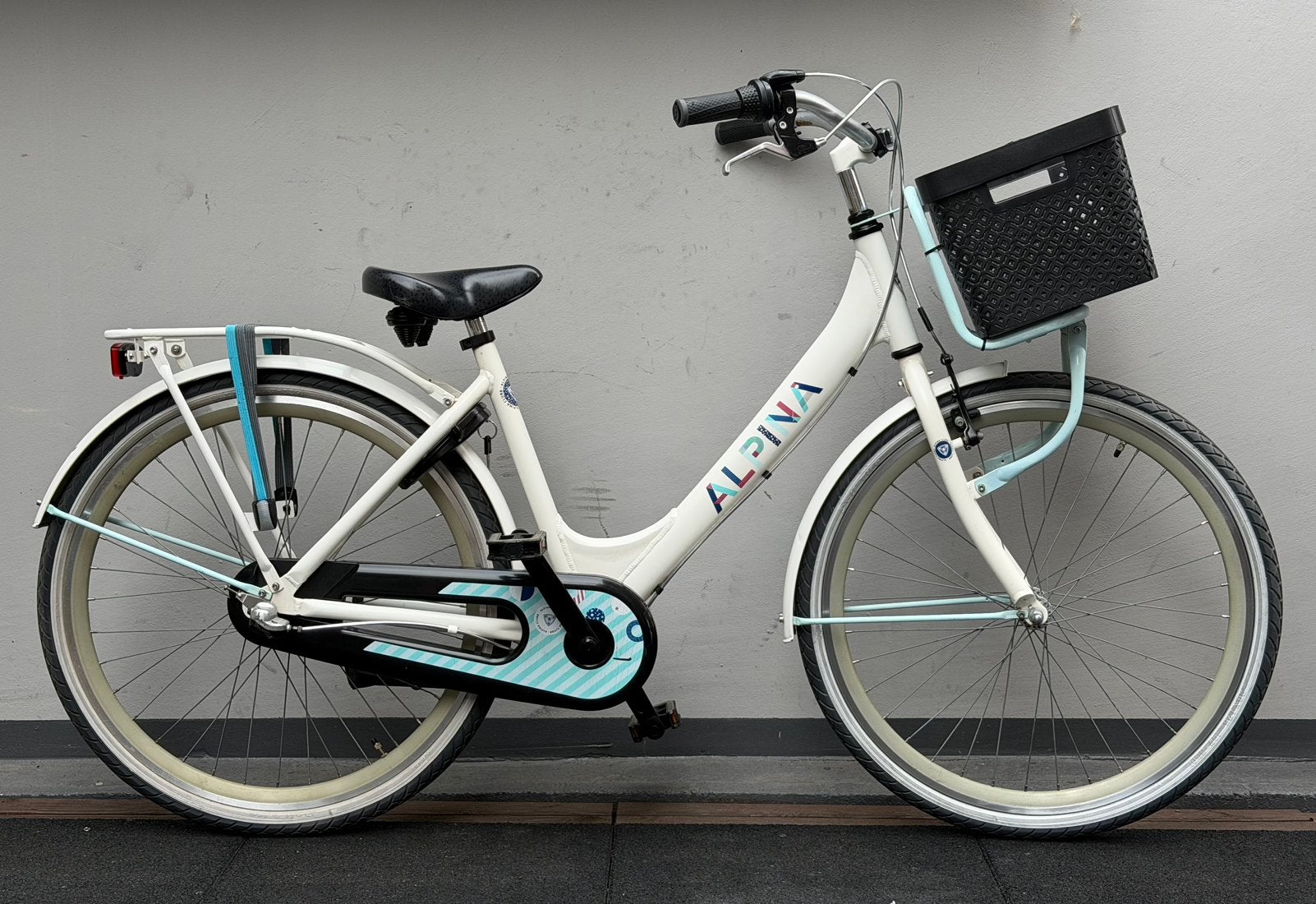 Alpina Clubb, 26 inch, nette en complete meidenfiets, Fietsen en Brommers, Terugtraprem, Versnellingen, Zo goed als nieuw, Ophalen