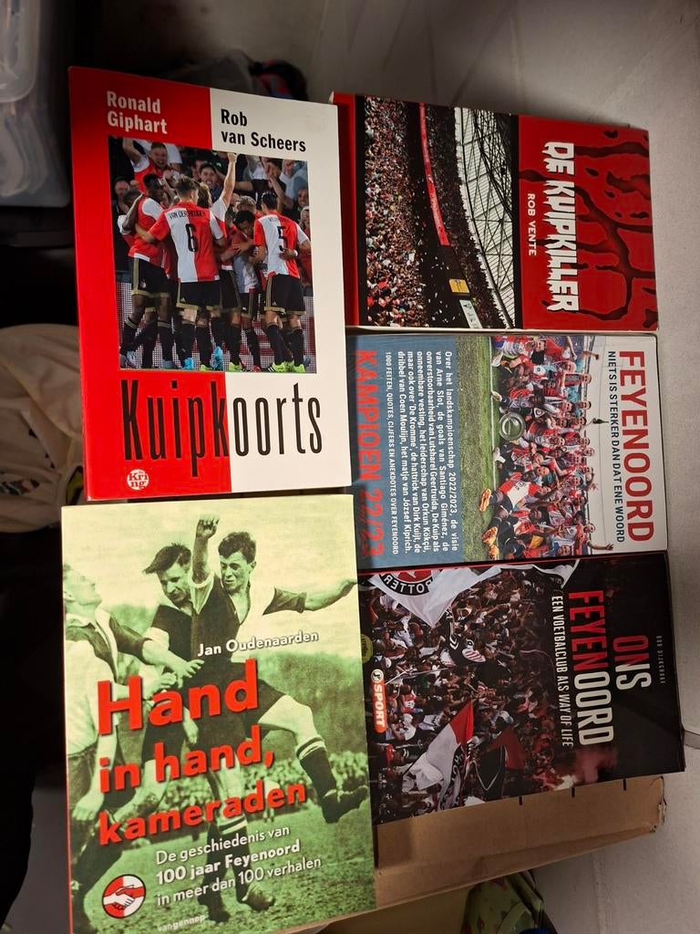 4 Feyenoord Boeken: Kuipkoorts, Hand in Hand, Boeken, Ophalen of Verzenden, Gelezen, Ronald Giphart, Rob van Scheers, Rob Vente, Jan Oudenaarden