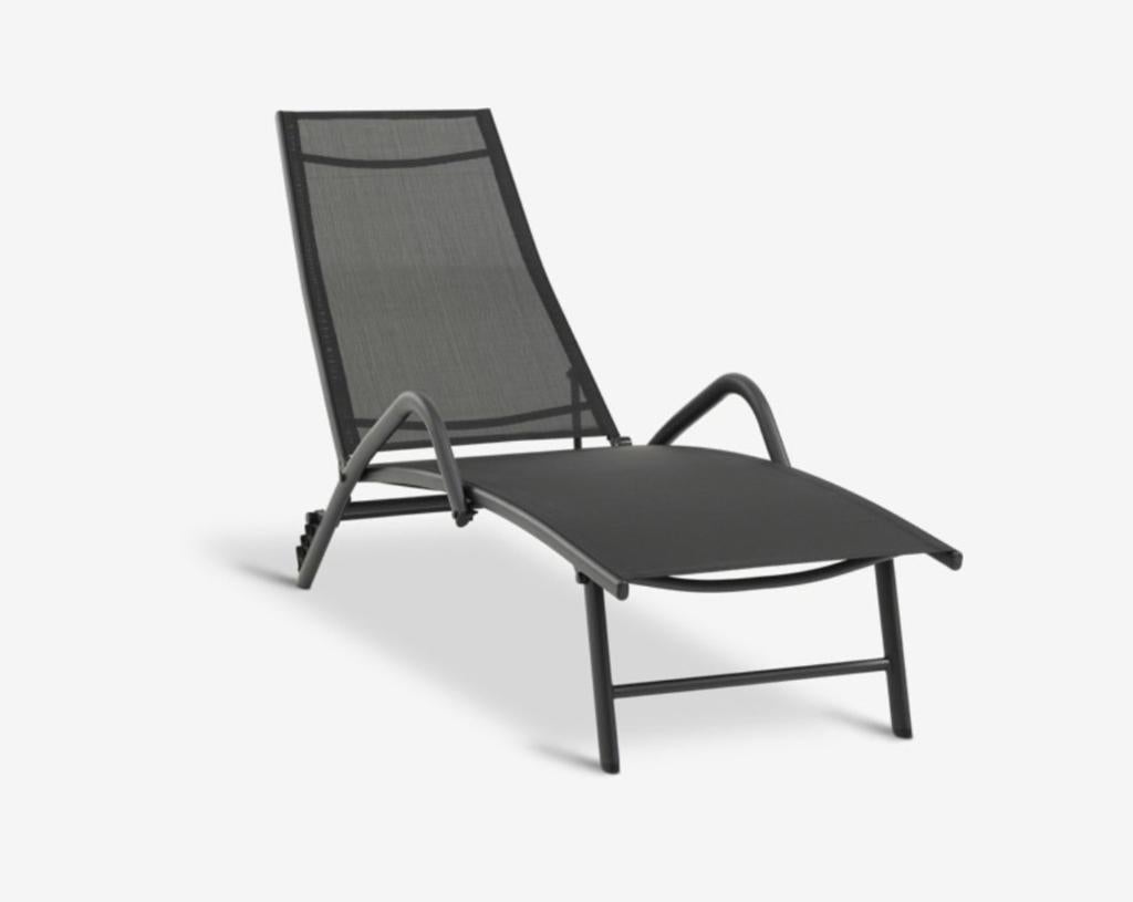 2x Zwarte verstelbare ligstoelen voor buiten, Tuin en Terras, Ligbedden, Ophalen, Gebruikt, Kunststof, Verstelbaar