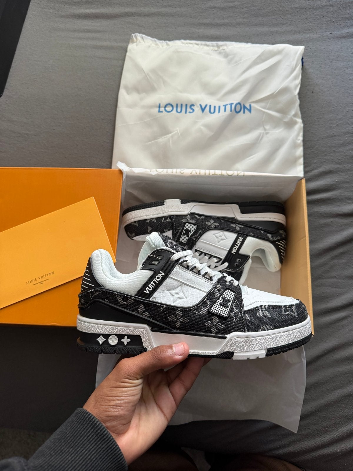 Louis Vuitton Trainers Zwart Wit Maat 39 Nieuw, Zwart, Nieuw, Ophalen of Verzenden, Sneakers of Gympen