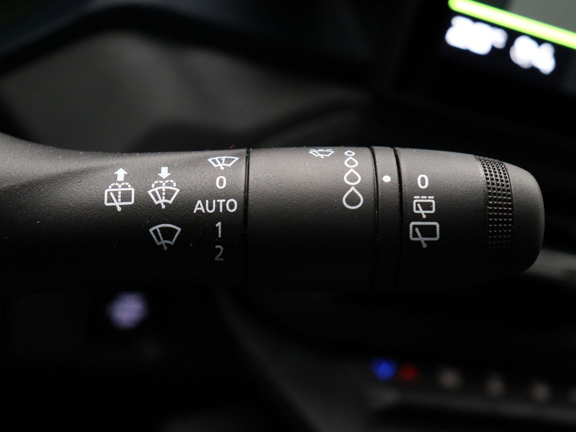Dacia Duster hybrid 155pk Journey | Stoel- en stuurwielverwa, Stof, 1789 cc, Duster, Zwart