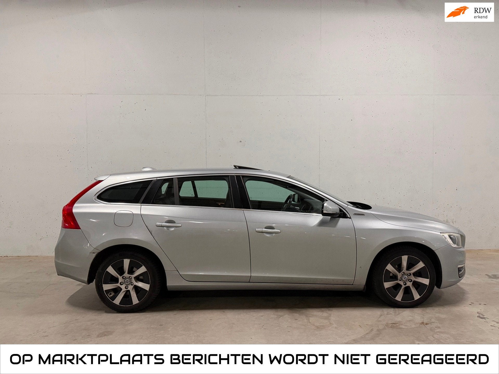 Volvo V60 2.4 D6 AWD Plug-In Hybr. Pano Leer Camera Navi, Auto's, Automaat, Automatische klimaatregeling, Vierwielaandrijving