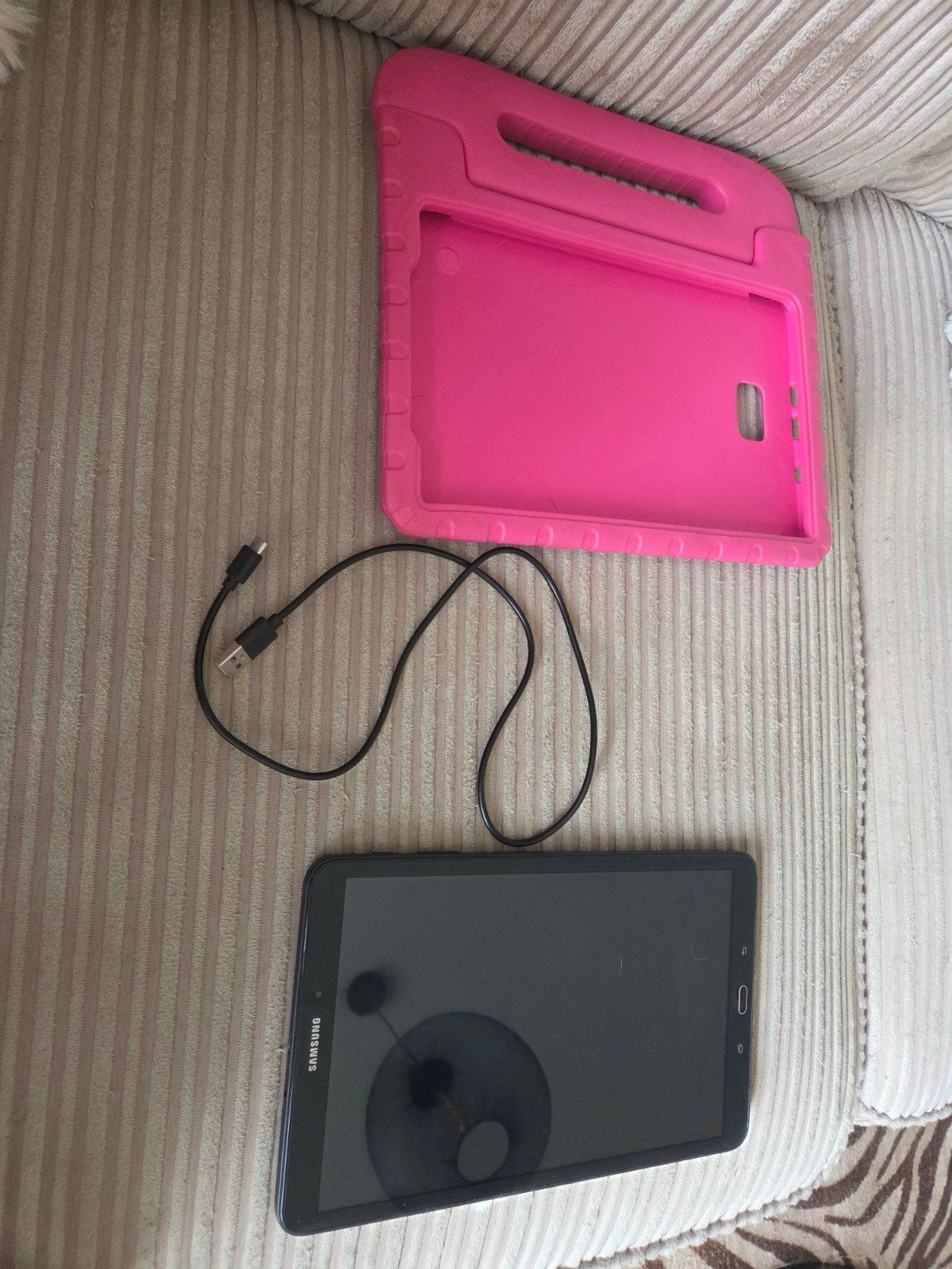 Samsung Galaxy Tab A SM-T580 met roze hoes, Computers en Software, Windows Tablets, Gebruikt, Wi-Fi, 10 inch, 32 GB, Usb-aansluiting