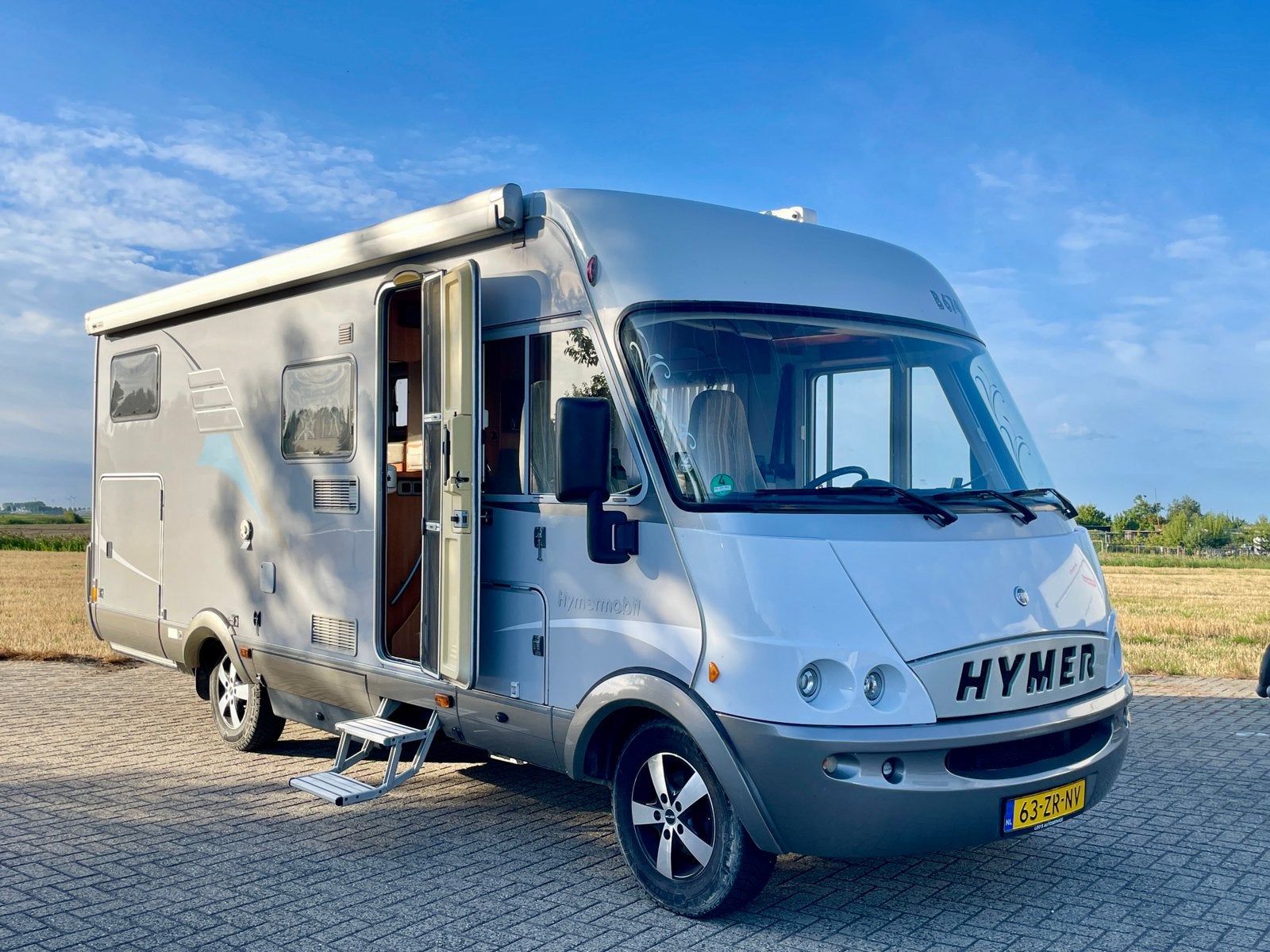Hymer B674 Enkele bedden/XXL Garage/TOPSTAAT/SOLAR/2x accu, Integraal, Standaard zit, Ringverwarming, Fiat
