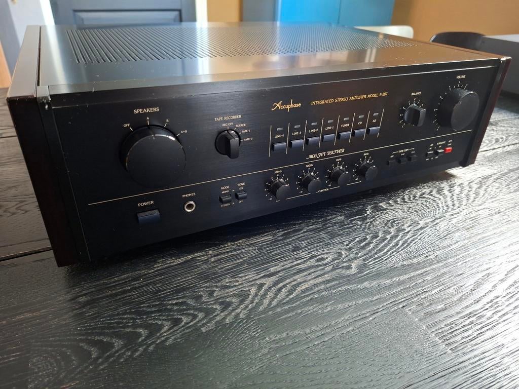 Mooie Accuphase E-207B, Zo goed als nieuw, 60 tot 120 watt, Stereo, Ophalen