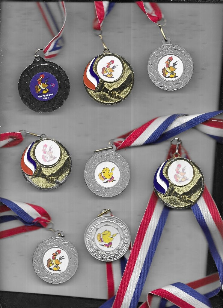 8 X KINDER MEDAILLES, Ophalen of Verzenden, Overige materialen, Nederland