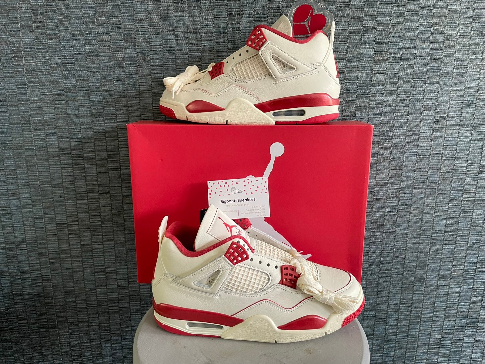 Air Jordan 4 Retro EU 41 Valentine’s Day Sierra Red, Kleding | Heren, Schoenen, Wit, Nieuw, Ophalen of Verzenden, Sneakers of Gympen