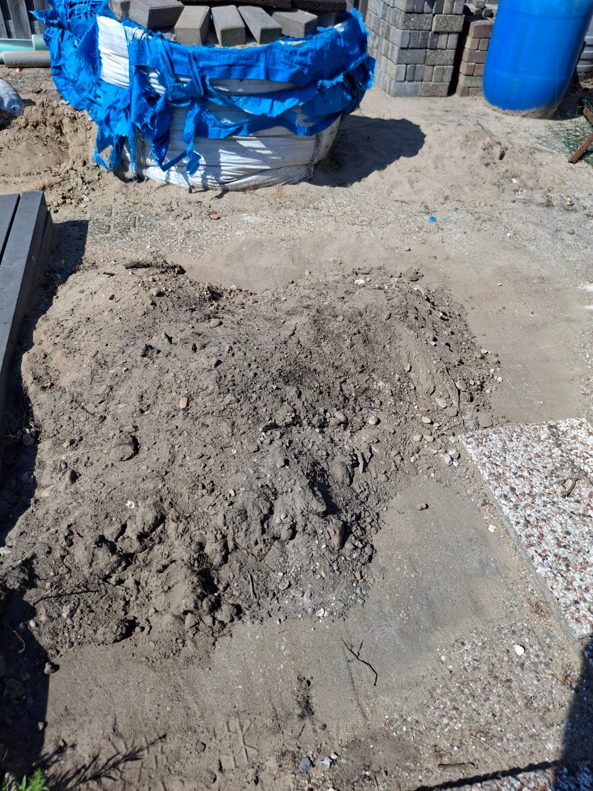 Zwarte grond en geel zand gratis af te halen, Ophalen of Verzenden, Gebruikt, Ophoogzand