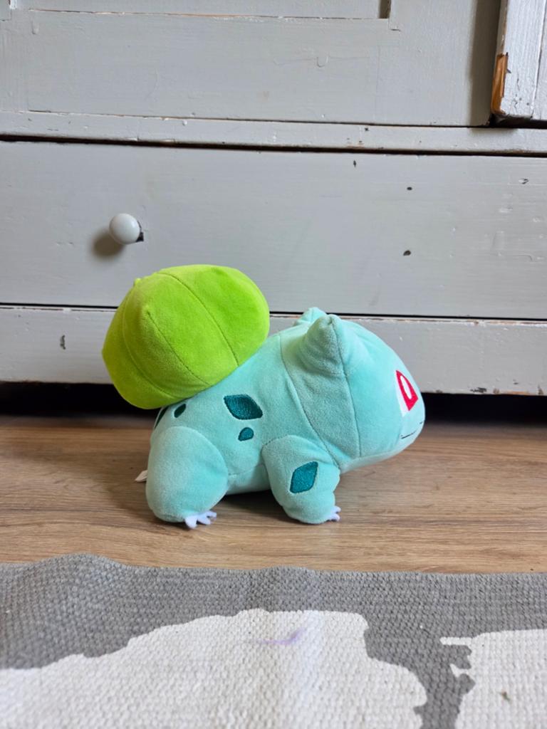 Bulbasaur Pokémon knuffel - Zo goed als nieuw, Kinderen en Baby's, Speelgoed | Knuffels en Pluche, Groen, Overige typen, Ophalen of Verzenden