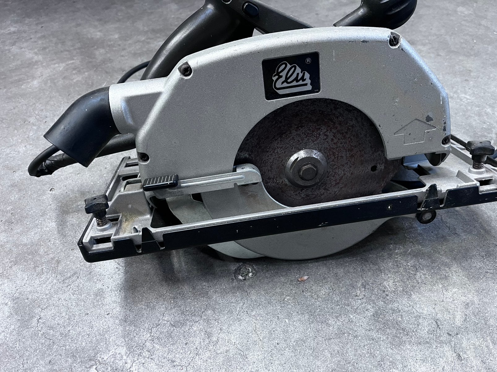 Elu invalzaag met geleider., Doe-het-zelf en Verbouw, Gereedschap | Zaagmachines, Ophalen, Invalzaag, Zo goed als nieuw, 30 tot 70 mm