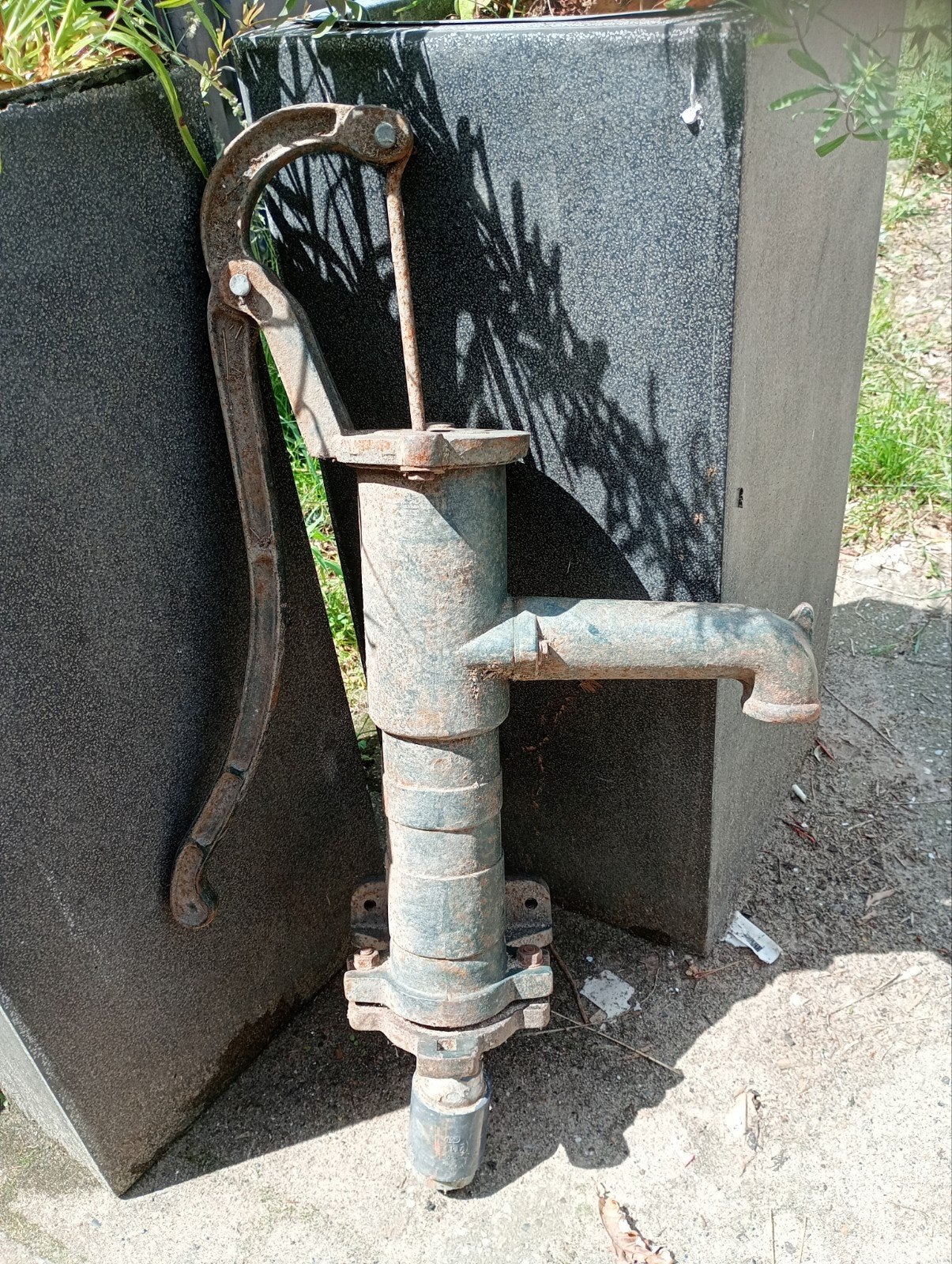 Antieke gietijzeren handpomp voor tuin of decoratie, Tuin en Terras, Waterpompen, Ophalen, Gebruikt, Handmatig, Overige typen