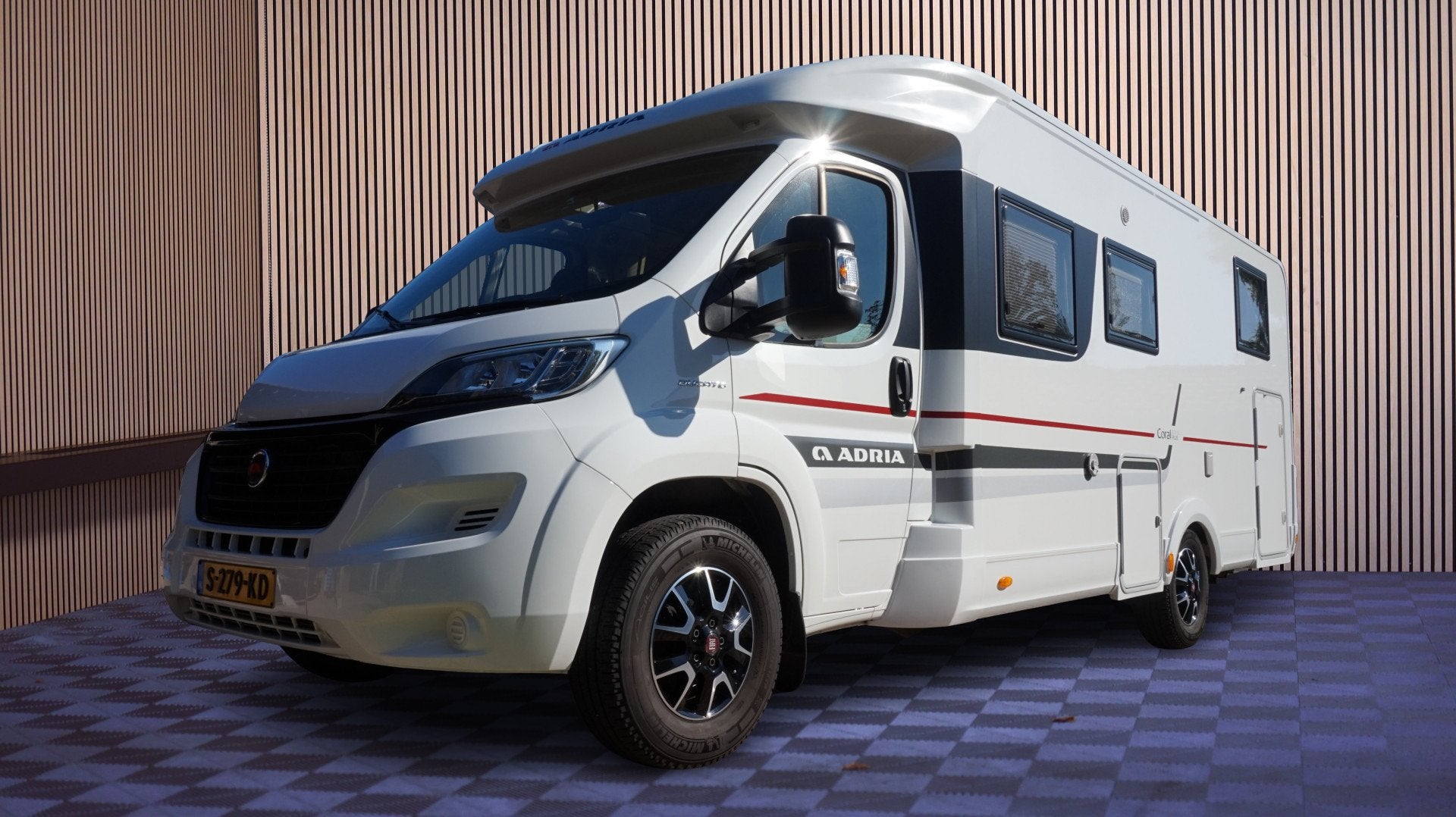 Adria CORAL S 670SL Automaat 150pk Airco Luchtvering Lengteb, Automaat, Ringverwarming, AutoSale B.V., 7 tot 8 meter