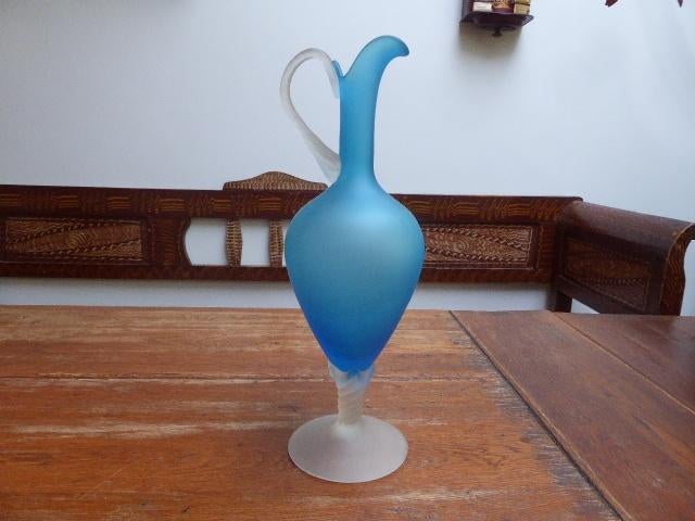 Sierlijke matglazen karaf in blauw, 38 cm., Ophalen of Verzenden
