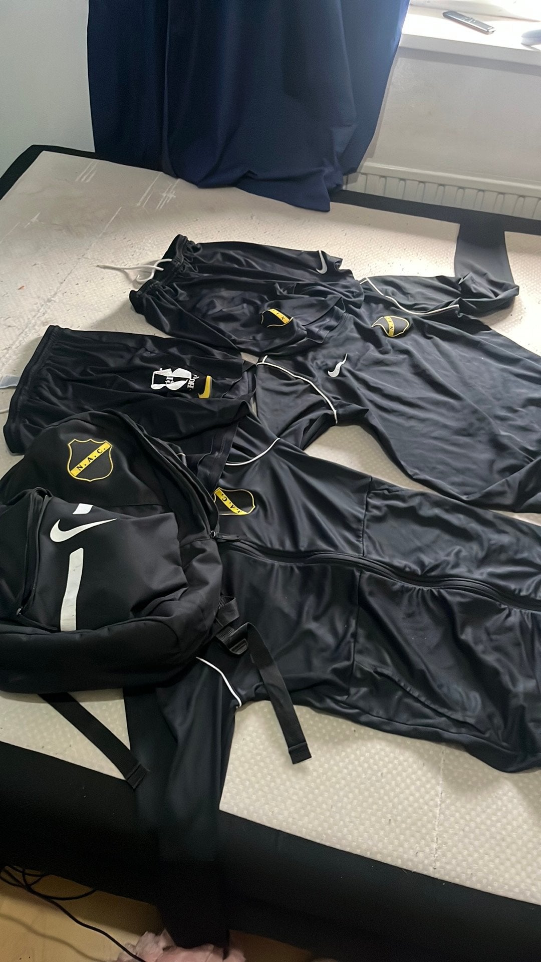 Nac kleding en een tas, Ophalen, Zo goed als nieuw, Zwart