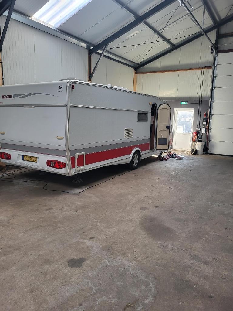 Kabe carvan, Caravans en Kamperen, Caravans, Particulier, tot en met 4, 1500 - 2000 kg, Rondzit, Kabe, Frans bed, Omvormbare zithoek