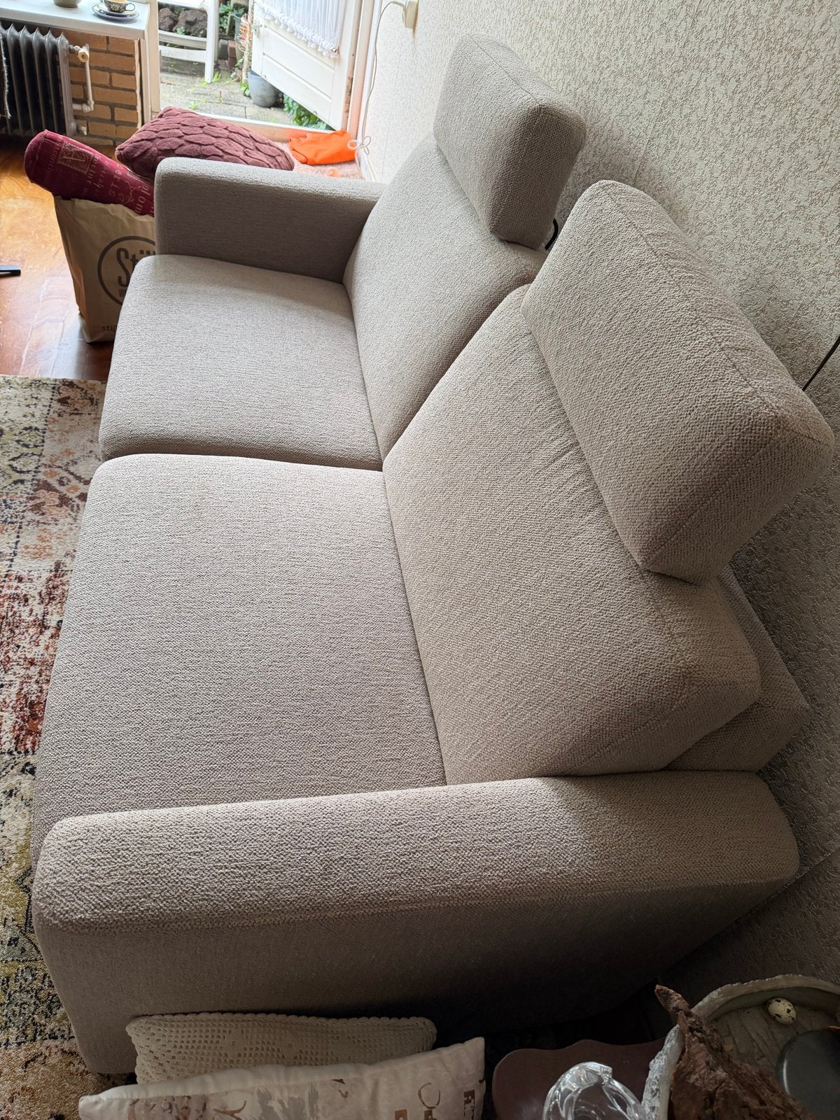 Comfortabele 2-zitsbank met verstelbare hoofdsteunen, Huis en Inrichting, Ophalen, 150 tot 200 cm, Tweepersoons, 75 tot 100 cm