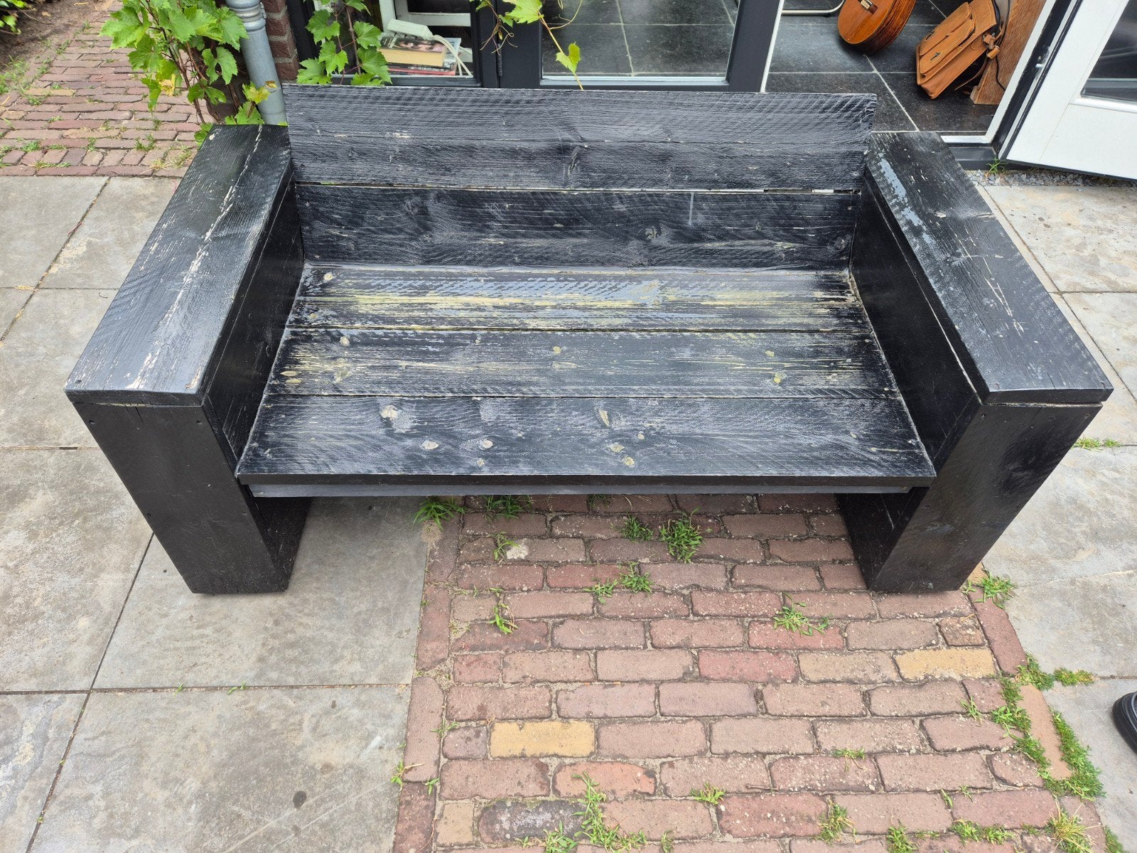 Zwarte  houten tuinbank - Robuust en comfortabel, Tuin en Terras, Tuinbanken, Ophalen of Verzenden, Gebruikt, Hout