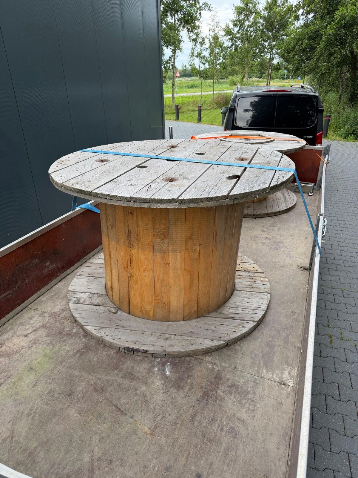 Robuuste Houten statafel, rond (145x93cm), haspel, Ophalen