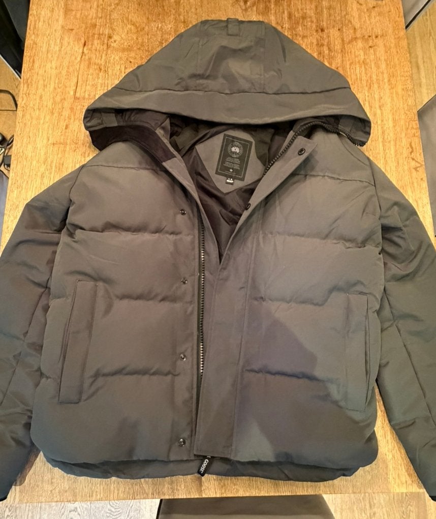 Canada Goose Macmillan - Maat L - Antraciet - Zwart Logo, Kleding | Heren, Verzenden, Nieuw, Maat 52/54 (L), Grijs