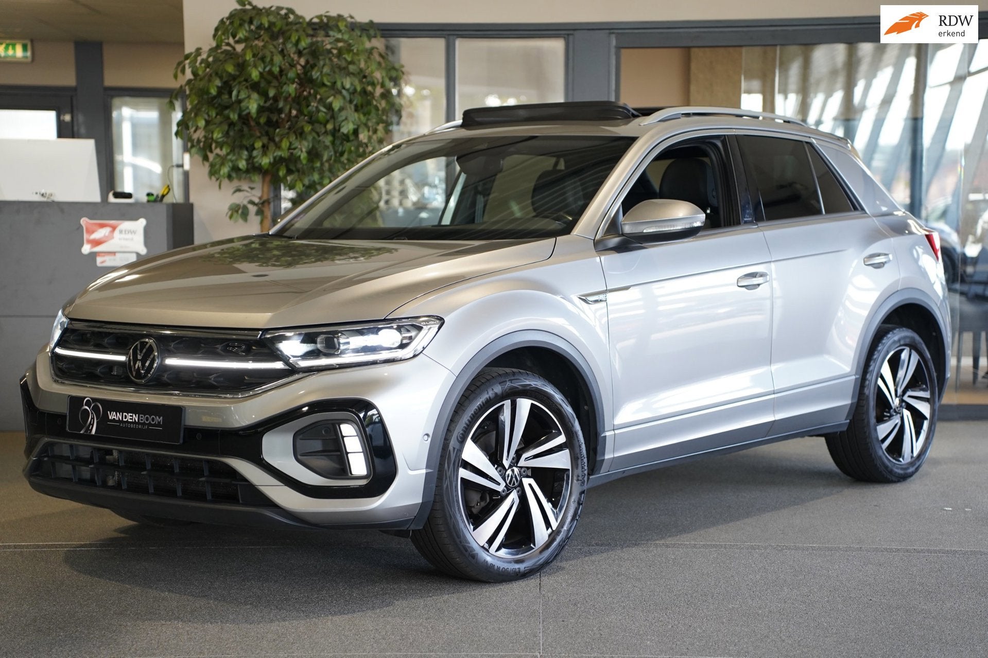 Volkswagen T-Roc 1.5 TSI R-Line DSG Pano Navi Virtual Led Ca, Dealer onderhouden, 4 cilinders, 150 pk, Alcantara